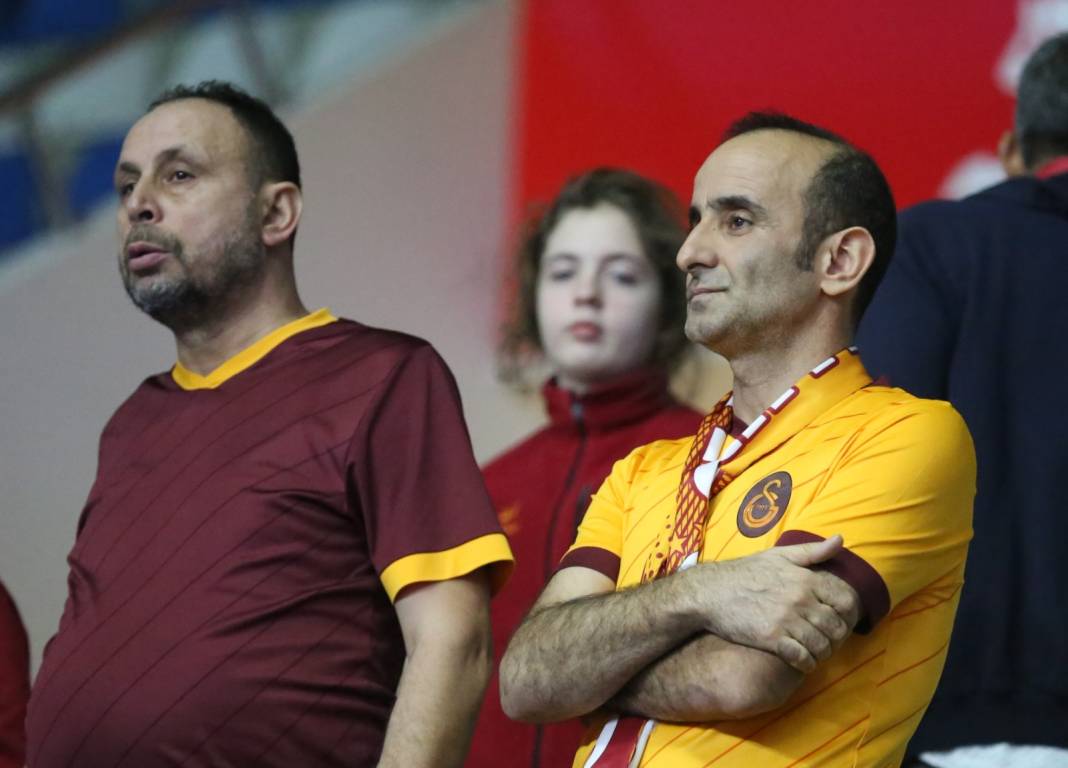 Galatasaray taraftarının çabası yetmedi. Sarı-kırmızılılar 3-1 mağlup oldu 13